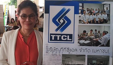 Receiving the plaque from King Mongkut’s Institute of Technology Ladkrabang