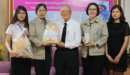 Supported the Sandalwood Flower Materials 