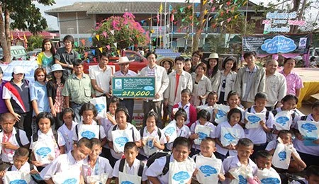 Attends Children’s Day Activity to Charuson Bamrung School, Pathum Thani Province