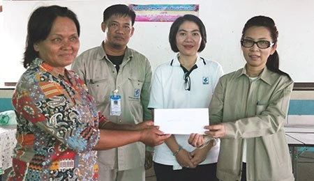 Participates to Support Shirts and Shoes in Rayong Province