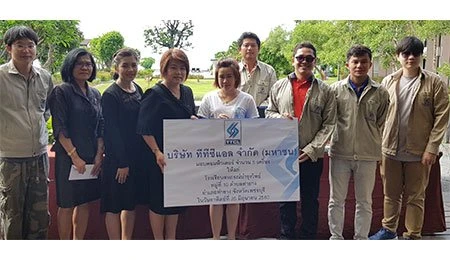 The set of computer handover in Phetchaburi