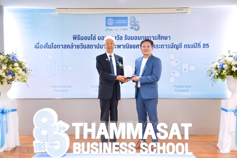 Shield of honor from Thammasat University as special lecturer of Master’s degree program in the Faculty of Commerce and Accounting 