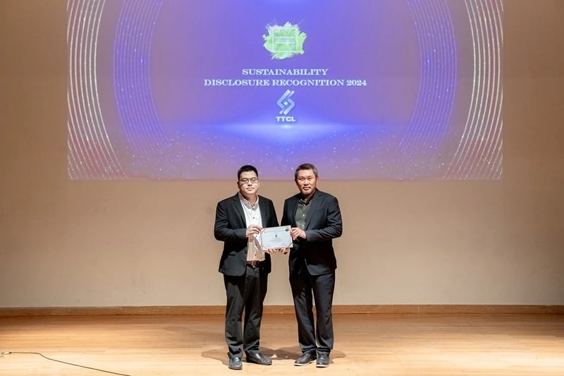 The certificate award ceremony for Carbon Label Certification “Carbon Footprint Label of the Organization” from Thailand Greenhouse Gas Management Organization (Public Organization)