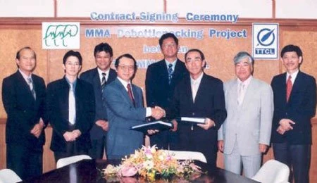 Shield of honor from Thammasat University as special lecturer of Master’s degree program in the Faculty of Commerce and Accounting 